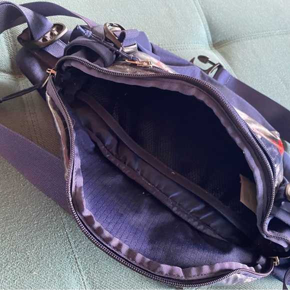 Patagonia Blue Belt Bag Versatile and Durable - Picture 3 of 6